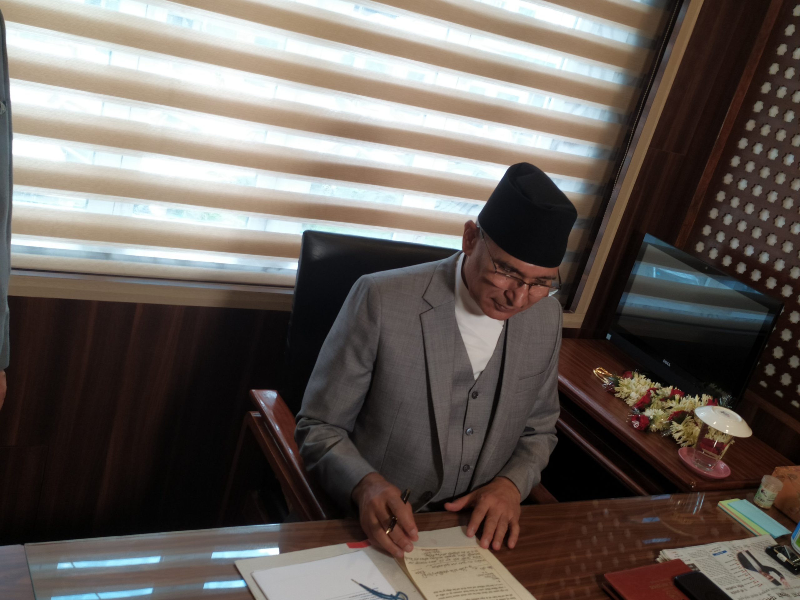 सरकारको सोच र दृष्टिकोण कार्यान्वयन गर्न अघिल्लो सरकारले ल्याएको बजेट बाधक बन्दैनः अर्थमन्त्री पौडेल
