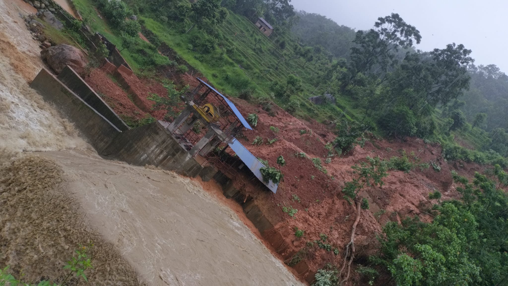 पहिरोले ठेउलेखोला जलविद्युत् आयोजनाको बाँध पुरियो