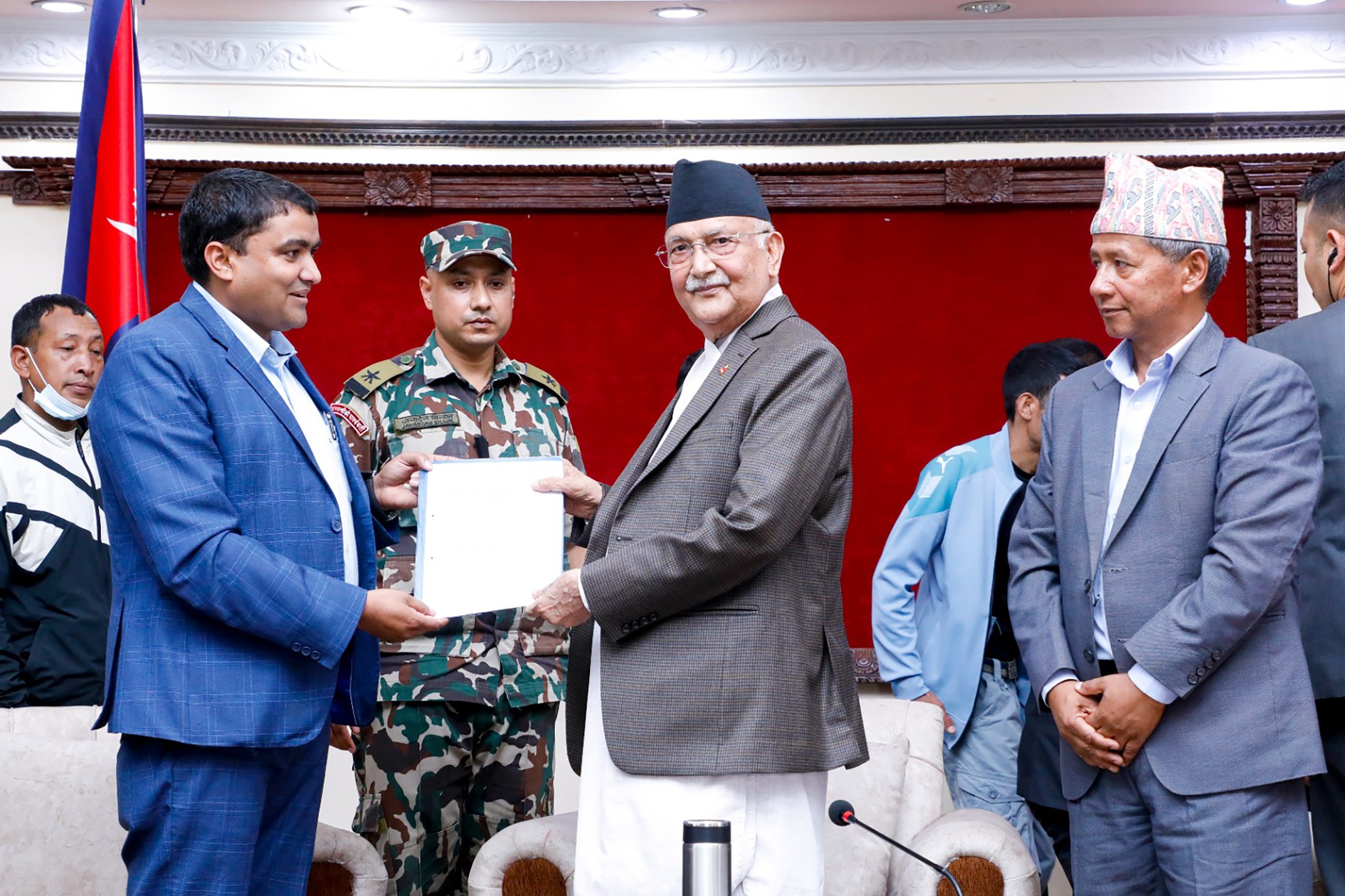 जाजरकोट भूकम्प प्रभावितलाई अनुदान रकम उपलब्ध गराउन प्रधानमन्त्रीलाई ज्ञापन