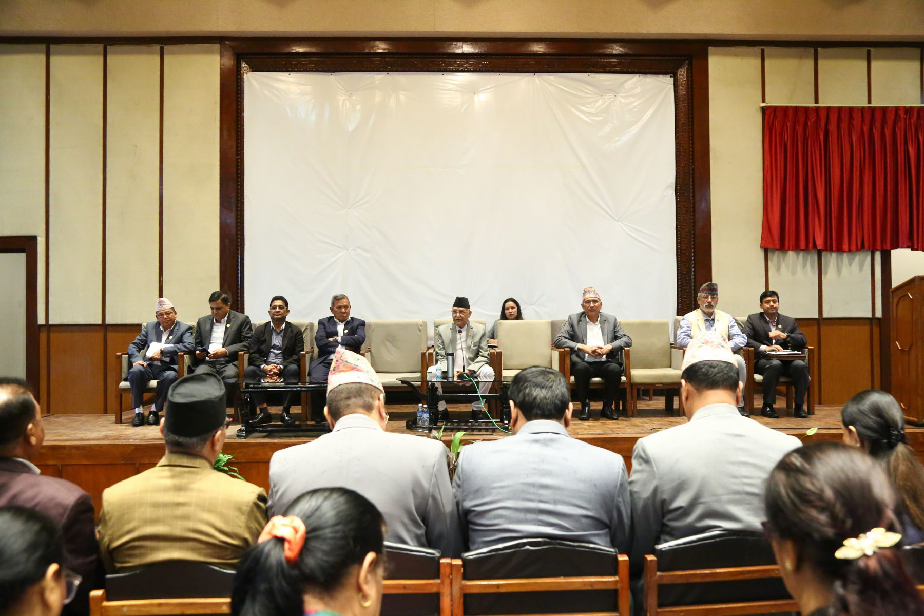 अबिलम्ब राजीनामा दिन प्रधानमन्त्रीलाई एमालेको आग्रह