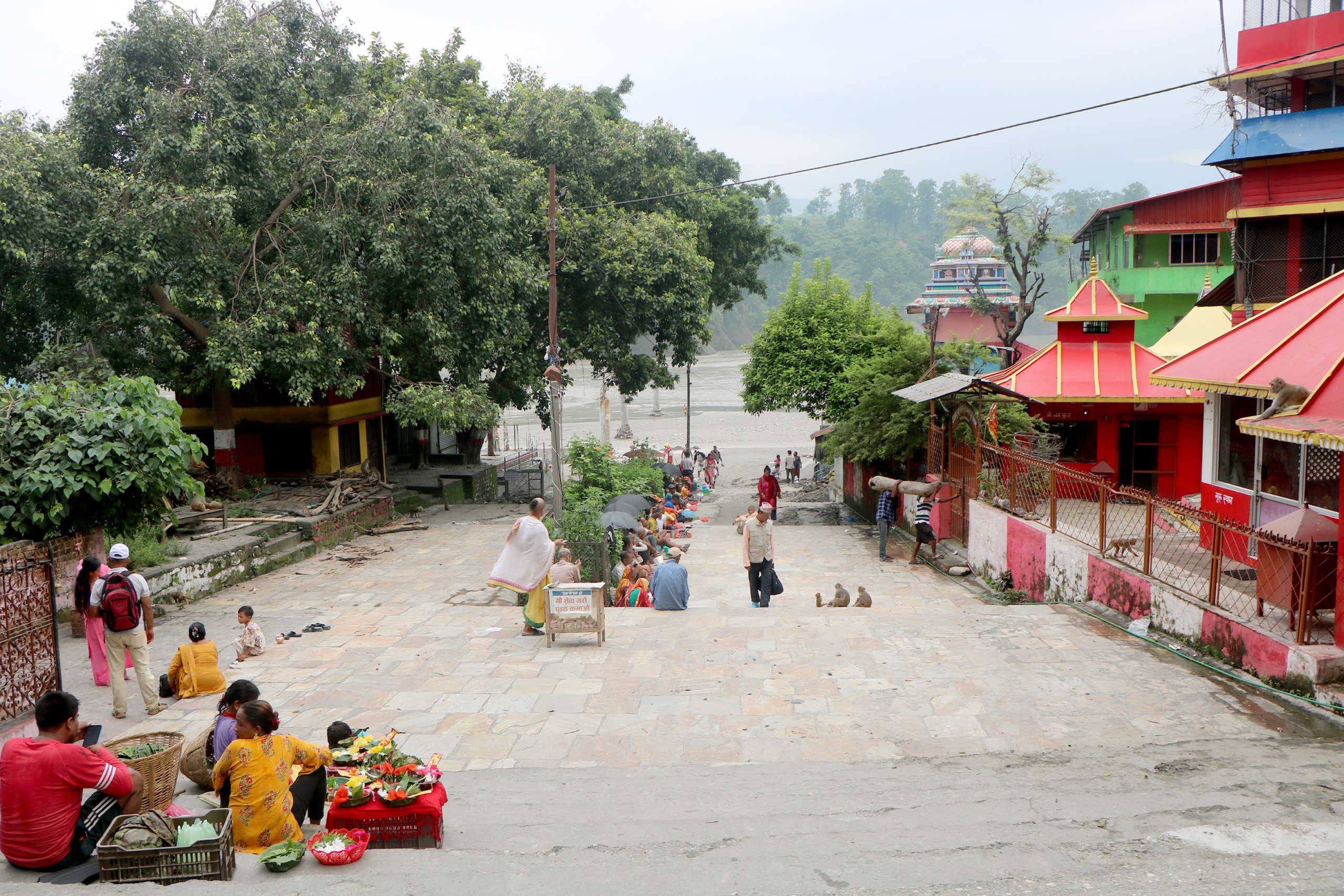 साउने सङ्क्रान्तिमा हरेक वर्ष भक्तजनको घुइँचो लाग्ने देवघाटधाम आज सुनसान