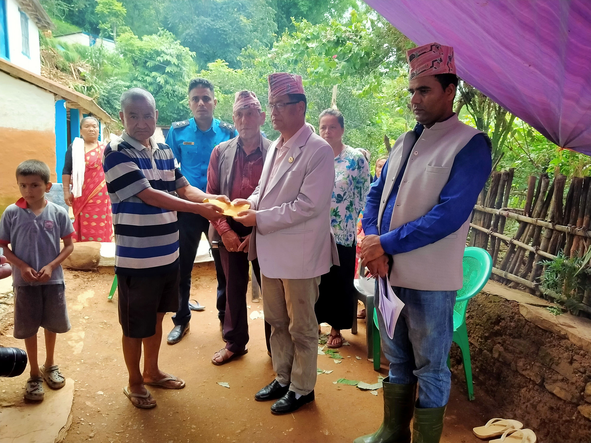 कांग्रेस उपसभापति गुरुङद्वारा पहिरो प्रभावित क्षेत्रको निरीक्षण