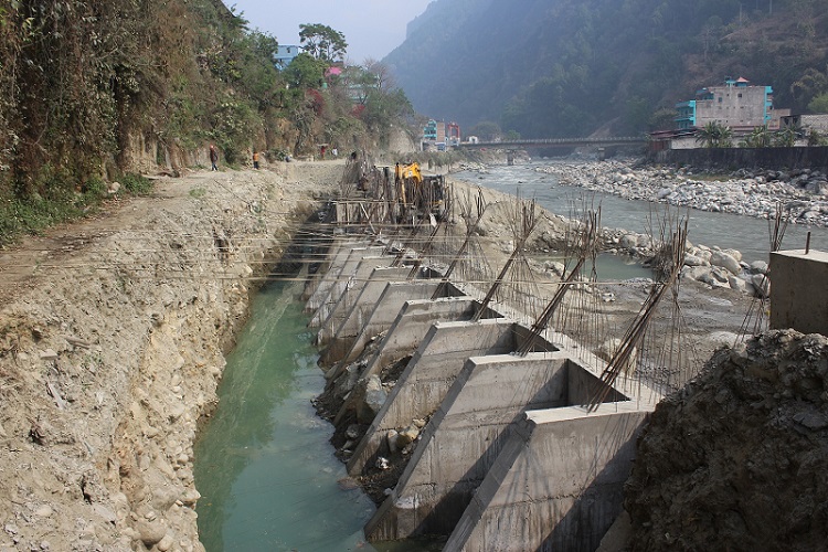 म्याग्दी नदीको कटान रोक्न मङ्गलाघाटमा पर्खाल निर्माण