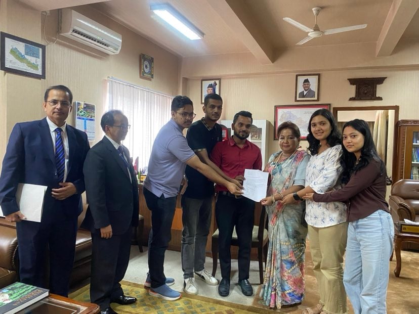 बङ्गलादेशबाट फर्किएका विद्यार्थीको परराष्ट्रमन्त्री डा राणासँग आग्रह– त्यहाँ रहेका साथीहरुको सुरक्षा होस्