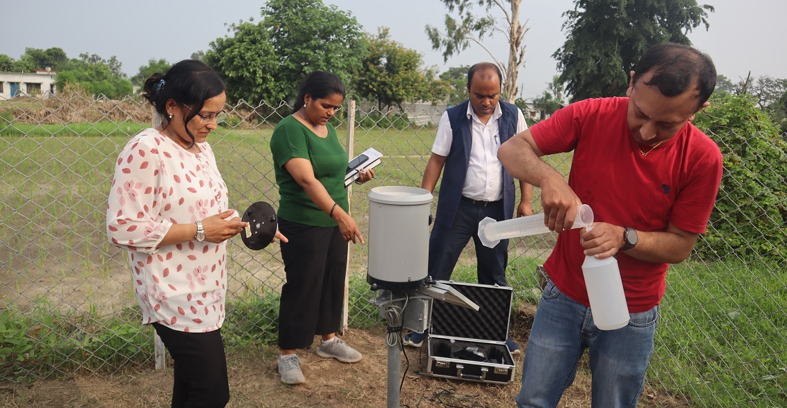 कञ्चनपुरमा ‘रेकर्ड ब्रेक’ वर्षाको अध्ययन गर्दै मौसमविद्को टोली
