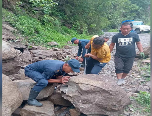 बिहानैदेखि अवरुद्ध बेँसीसहर–चामे सडकको लमजुङ खण्ड पुनःसञ्चालन