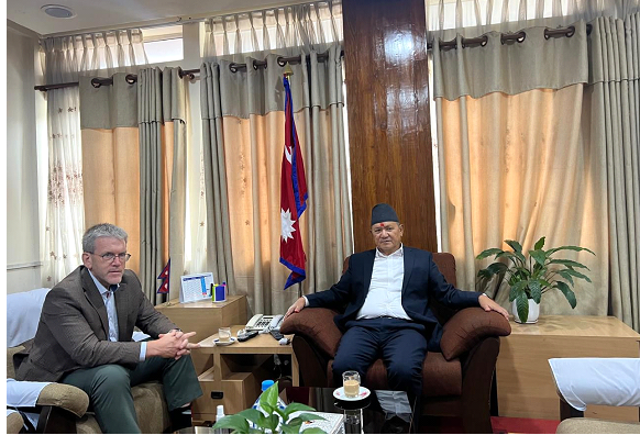 सञ्चारमन्त्री गुरुङ र अमेरिकी राजदूत थम्सनबीच शिष्टाचार भेट, के के भयो कुराकानी ?