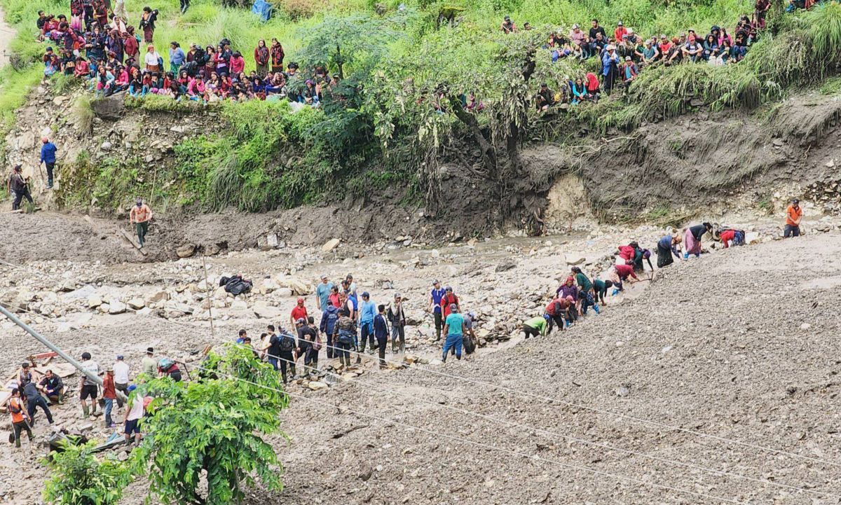 रेसेफाँटको पहिरोमा परेर ज्यान गुमाएकाको परिवारलाई राहत रकम प्रदान
