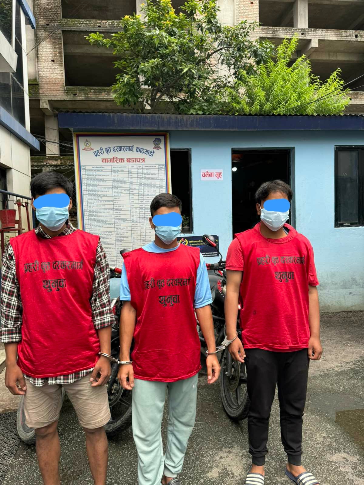 ‘अफलाइन राईडिङ’मा मोटरसाइकल दुर्घटना गरी फरार तीन जना पक्राउ