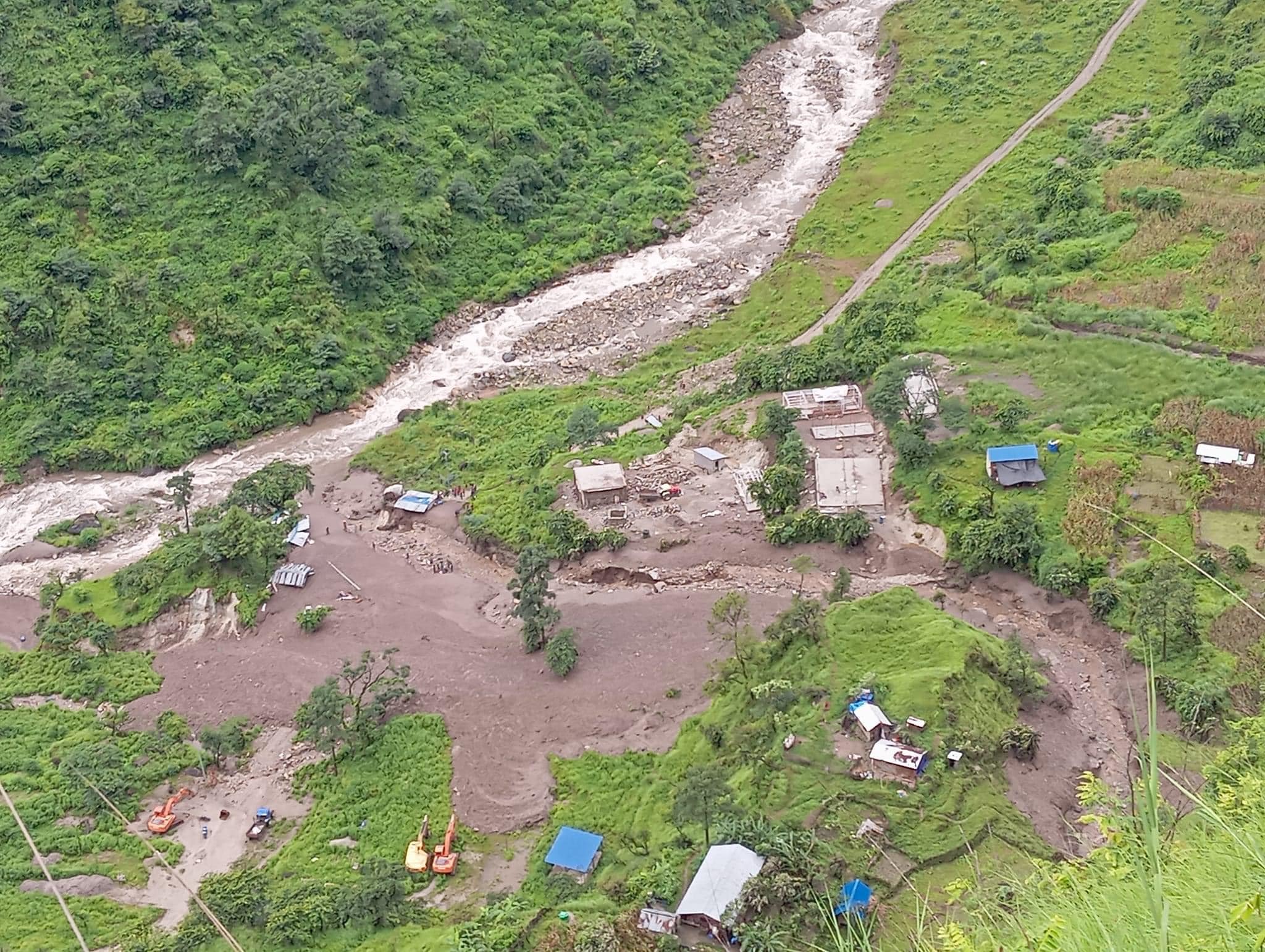 गोरखाको रेसेगाउँमा पहिरोमा परी चारजना बेपत्ता, दुई घाइते