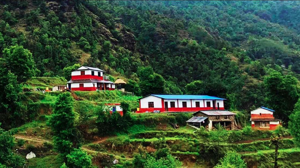वर्षाले सडक बन्द भएपछि सुनसान बने बागलुङका घरबास