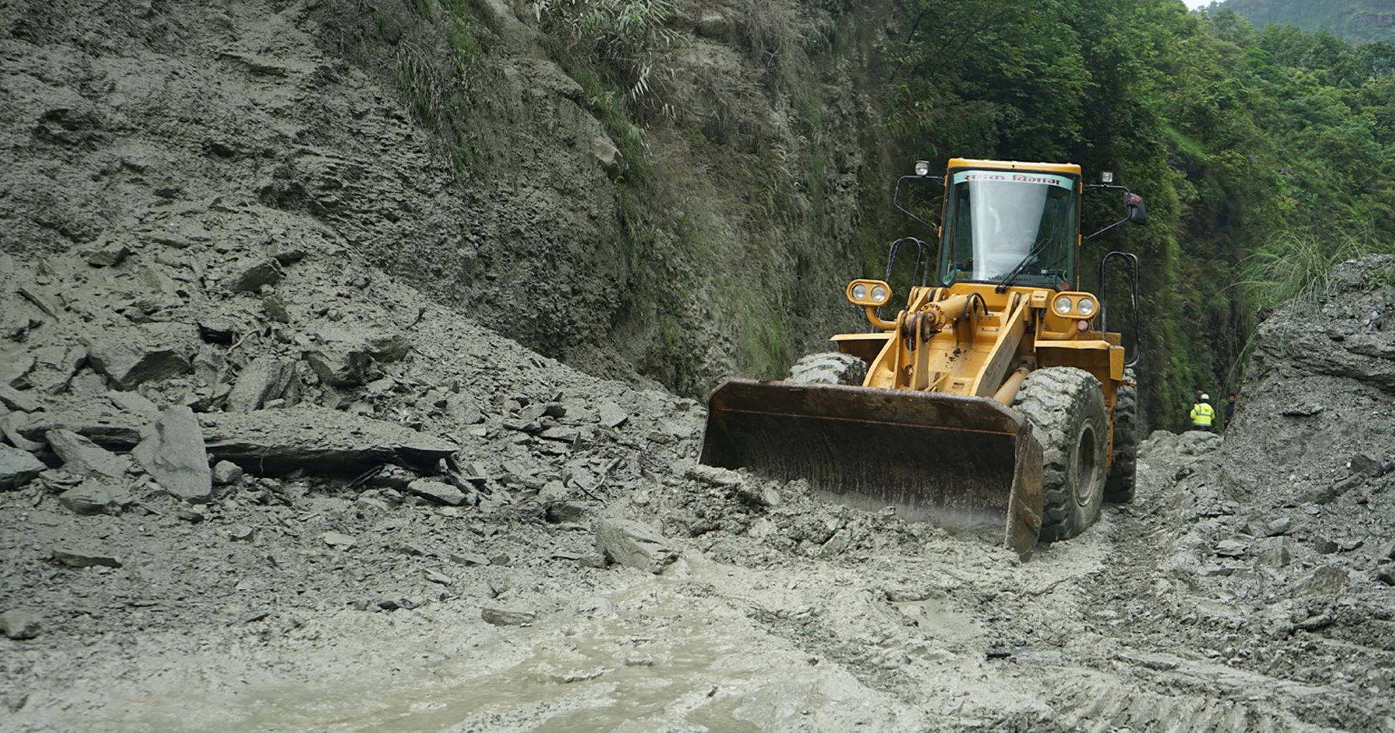 चार ठाउँमा पहिरो गएपछि कालीगण्डकी करिडोर ठप्प