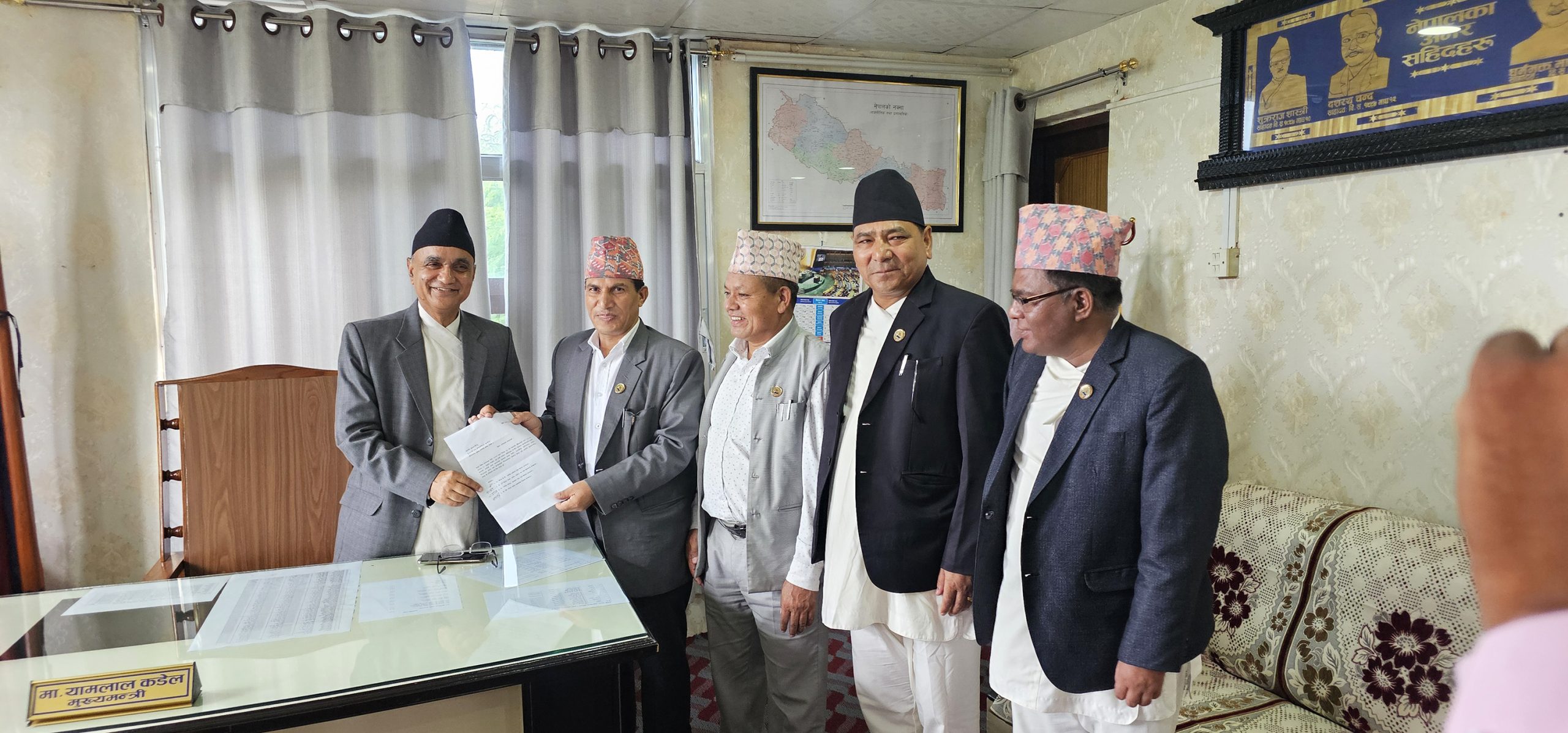 कर्णाली प्रदेश सरकारबाट बाहिरियो माओवादी,चार मन्त्रीले दिए राजीनामा