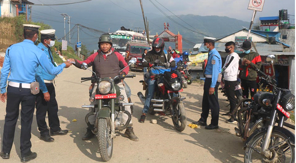 खोटाङ ट्राफिक प्रहरीबाट ५० लाख ३२ हजार राजस्व सङ्कलन