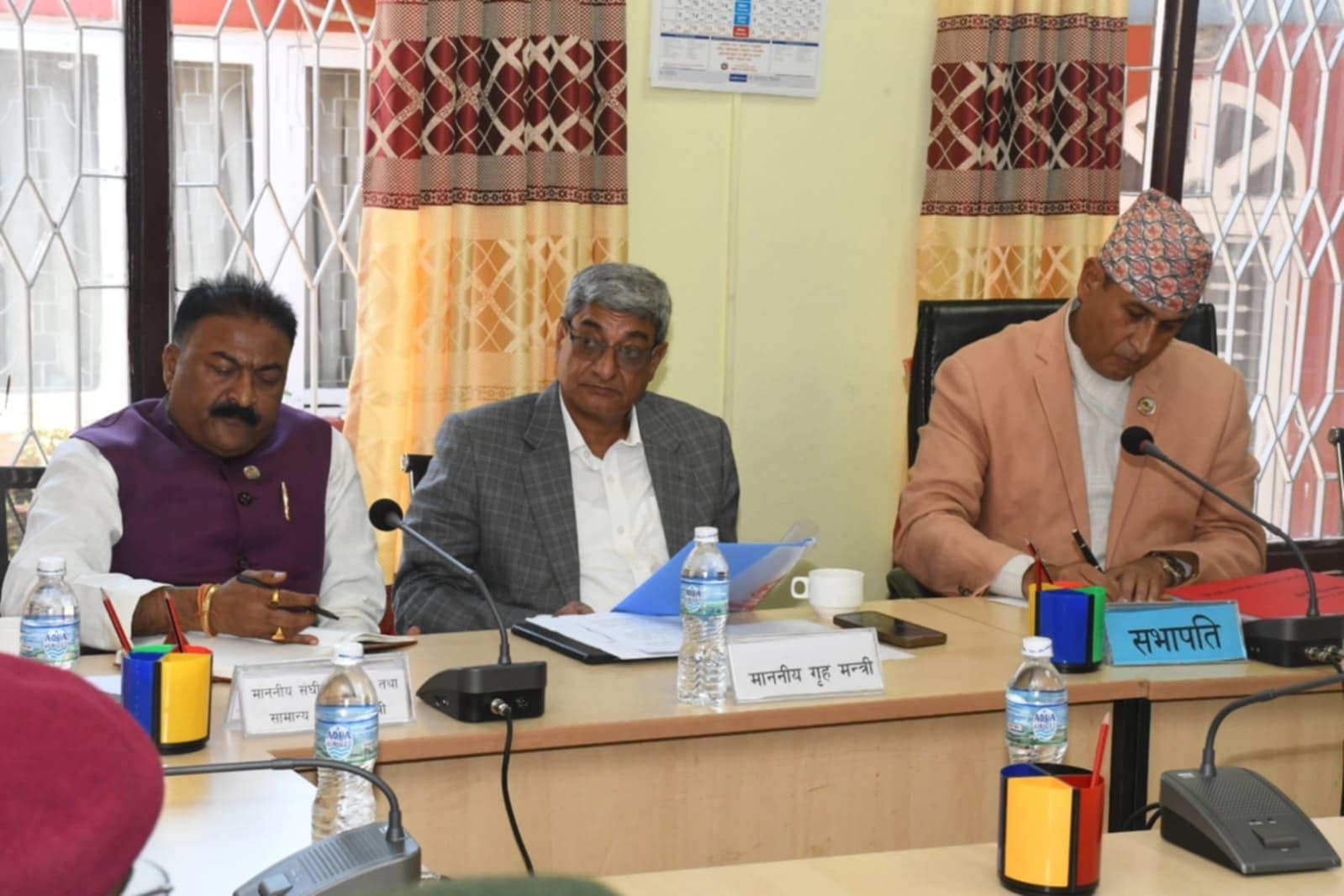 प्रहरी सरुवालाई अन्यथा नबुझ्न गृहमन्त्री लेखकको आग्रह