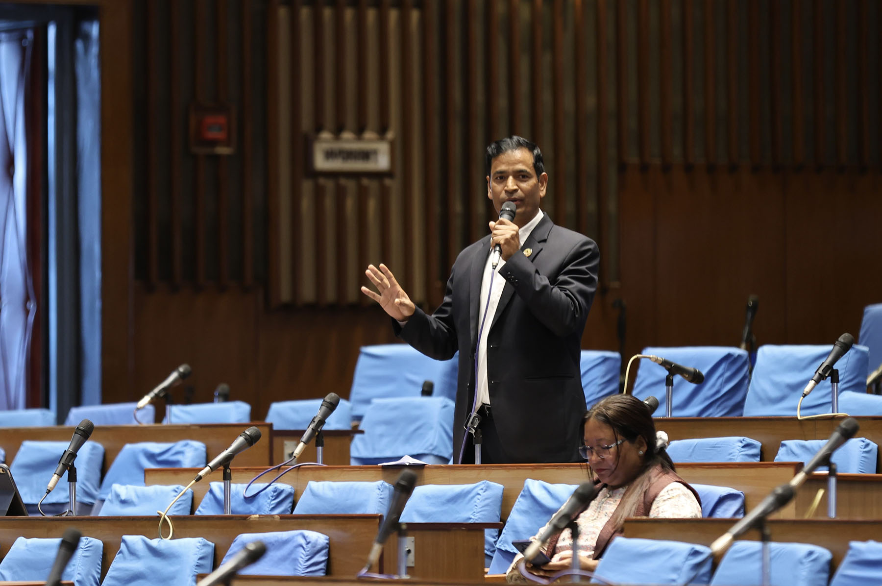 संविधान संशोधनबारे कांग्रेस-एमालेले औचित्य  पुष्टि गर्नुपर्छः सांसद शाही