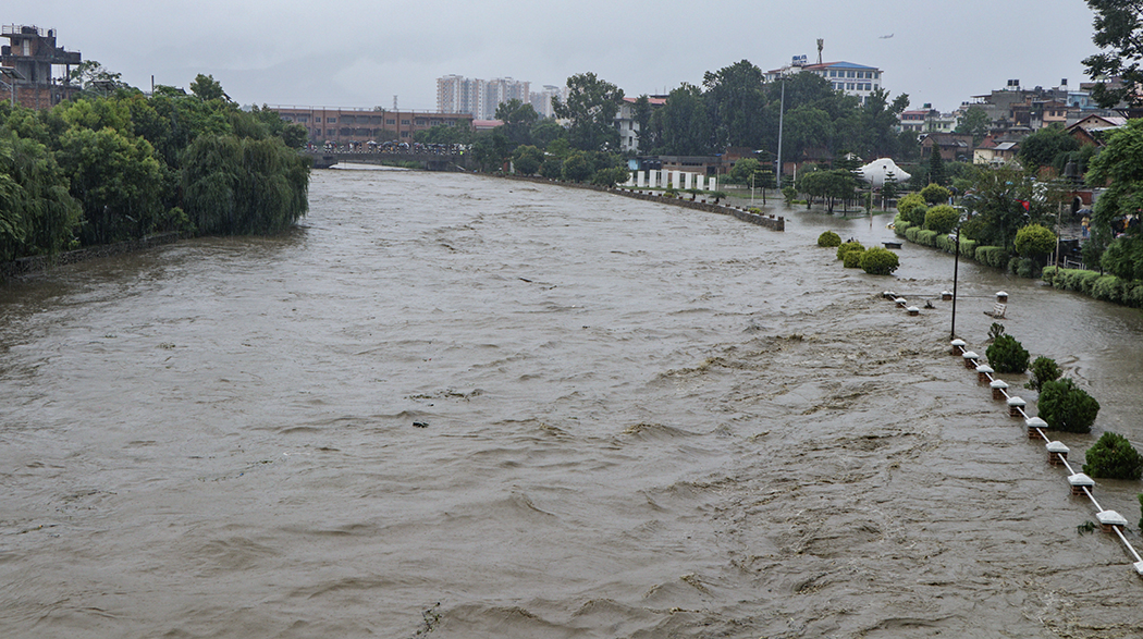 बाढी पसेपछि बस्तीबाट ५६ जनाको उद्धार, अस्पताल जलमग्न