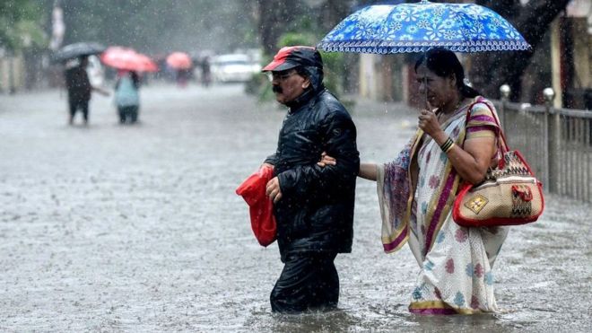 मुम्बईमा भारी वर्षाका कारण उडान प्रभावित