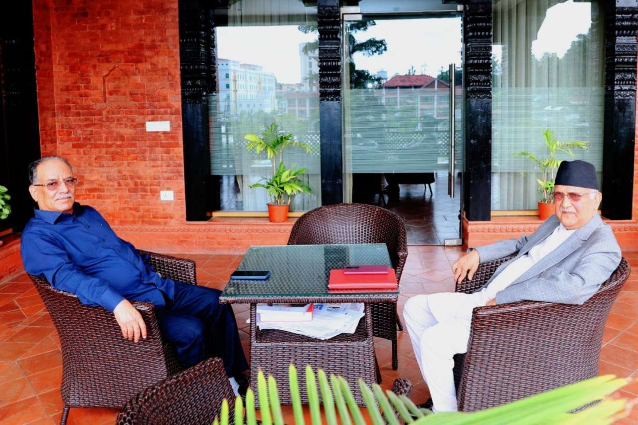 प्रचण्ड र ओलीबीचको सम्बन्धमा कुनै दरार नआएको प्रधानमन्त्रीको सचिवालयको दाबी