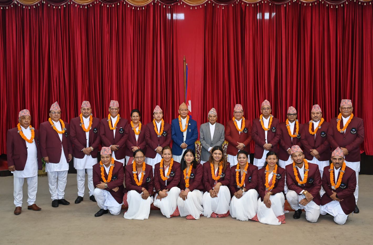 ओलम्पिकमा सहभागी हुन जाने नेपाली टोलीको राष्ट्रपतिद्वारा बिदाइ