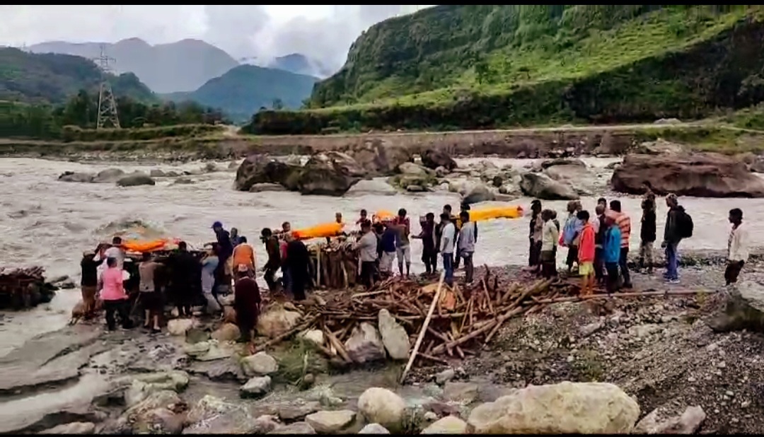 कास्कीमा पहिरोमा परी मृत्यु भएका पाँचजनाको सामूहिक दाहसंस्कार