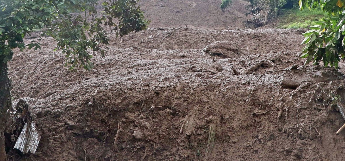पर्वतको कार्कीनेटामा पहिराले घर पुरिँदा दुईजना बेपत्ता