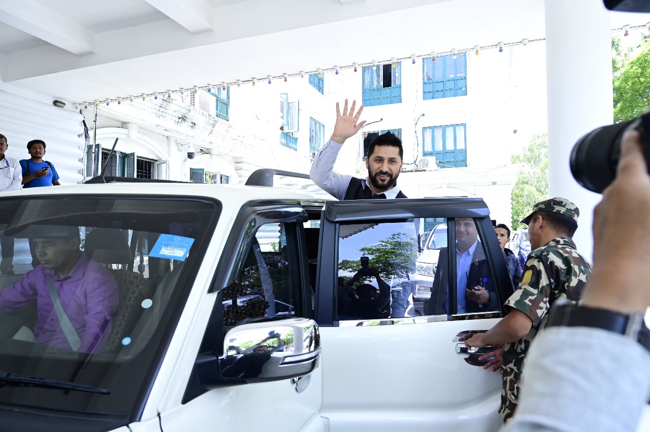 यदि म मन्त्री भएर कतै तपाईंहरुलाई अनुसन्धान गर्न अप्ठेरो थियो भने आजैदेखि सुरु गर्नुस्ः गृहमन्त्री लामिछाने