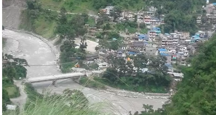 तटबन्ध बगाएपछि गलेश्वर र राहुघाटको बस्ती बाढीको जोखिममा