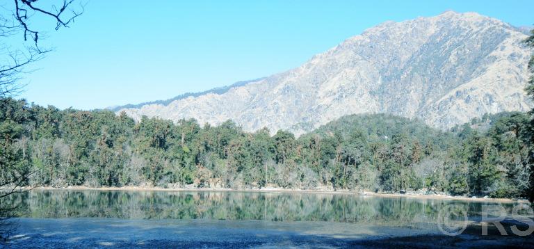 ओझेलमा १२ बण्ड १८ खण्डको रामारोसन ताल