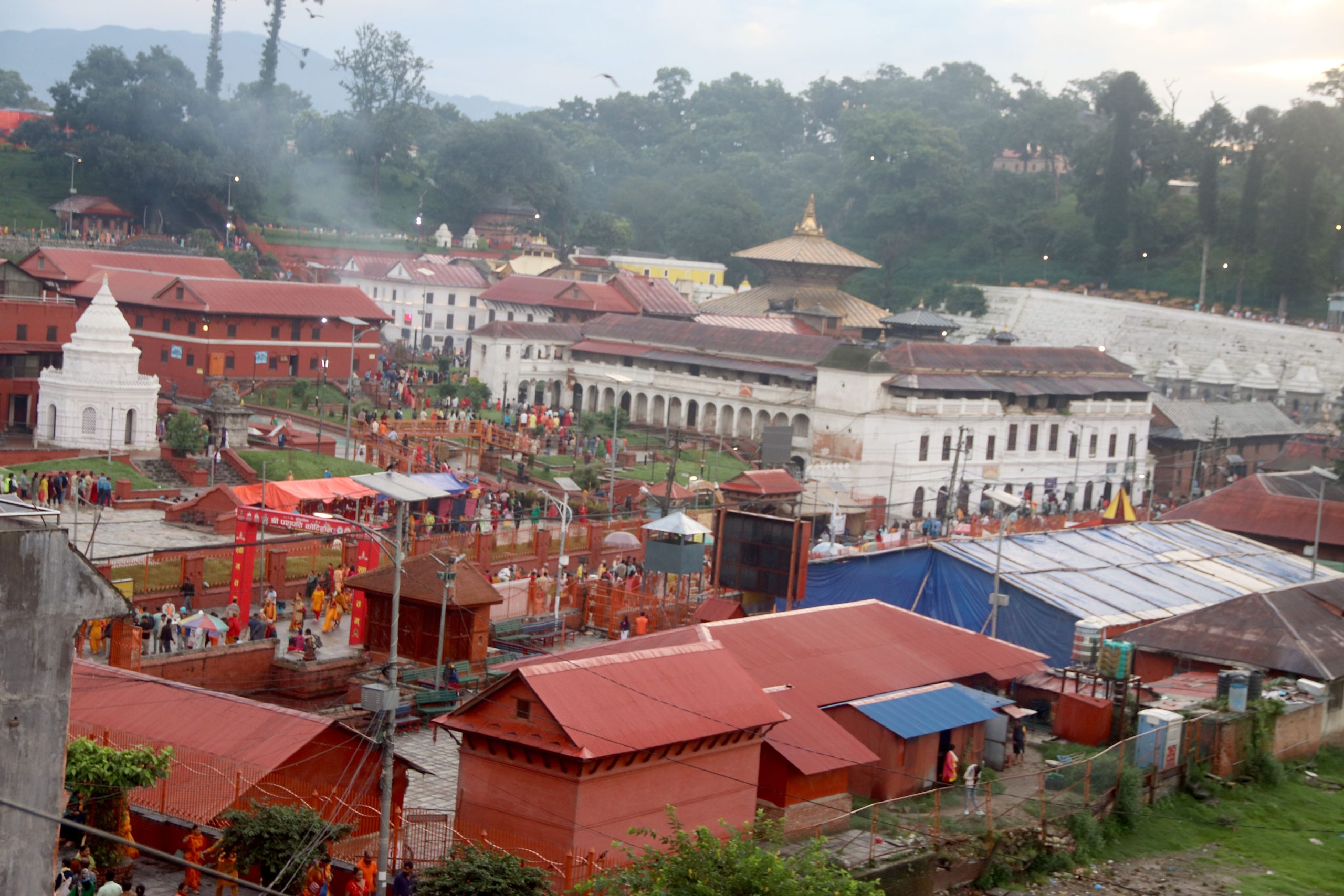 आज साउनको दोस्रो सोमबार, पशुपतिनाथलगायत देशभरका शिवालयहरुमा भक्तजनको घुइँचो