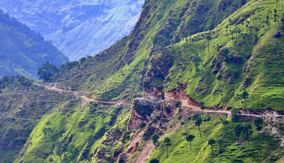तिङ्कर नाका खुलेसँगै व्यापारीको चहलपहल बढ्यो