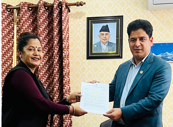 युवाको पलायन रोक्न उद्यमशीलताको विकास आवश्यक छ : उद्योगमन्त्री