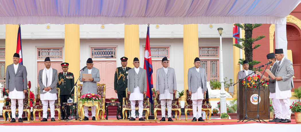 नवनियुक्त उपप्रधानमन्त्री सिंह र पौडेलद्वारा शपथ ग्रहण
