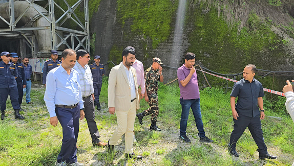 खानेपानीमन्त्रीद्वारा मेलम्चीको सुरुङ निरीक्षण