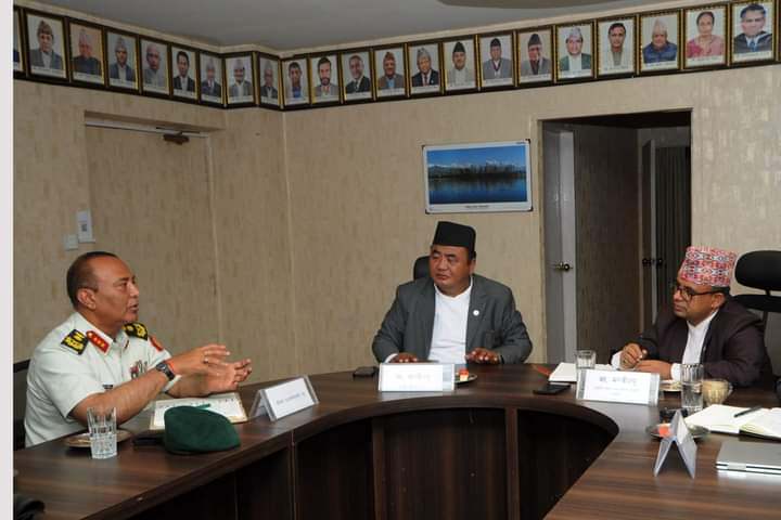पर्यटनमन्त्रीद्वारा हवाई सुरक्षाबारे रक्षामन्त्री र नेपाली सेनासँग छलफल