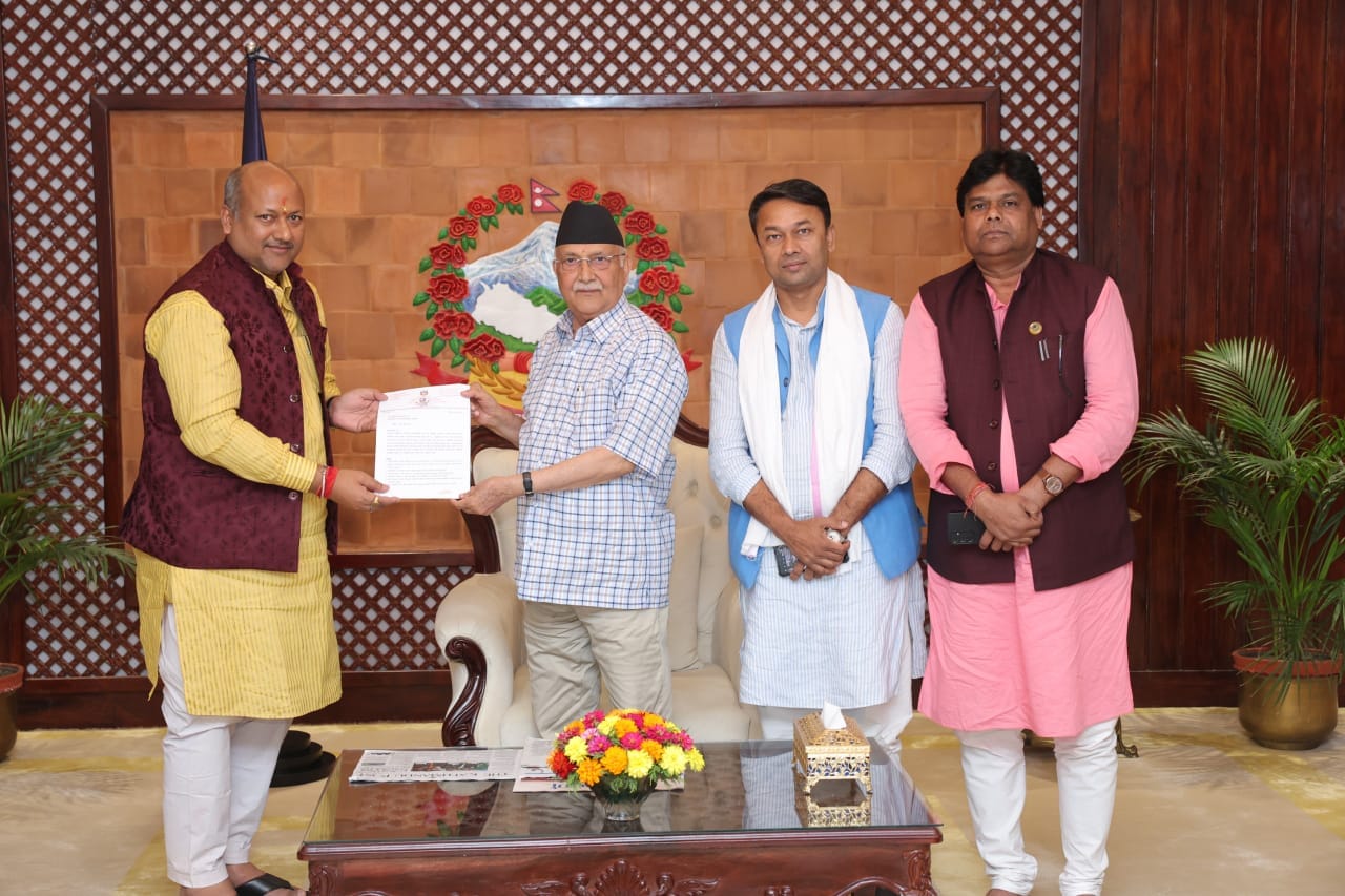 मधेश प्रदेशको समुन्नतिका मुख्यमन्त्री सिंहले प्रधानमन्त्रीलाई बुझाए २२ बुँदे मागपत्र