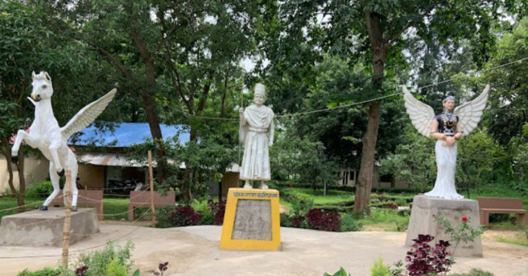 तत्कालीन थारू राजा दङ्गीशरणको हुलाक टिकट प्रकाशन गरिँदै