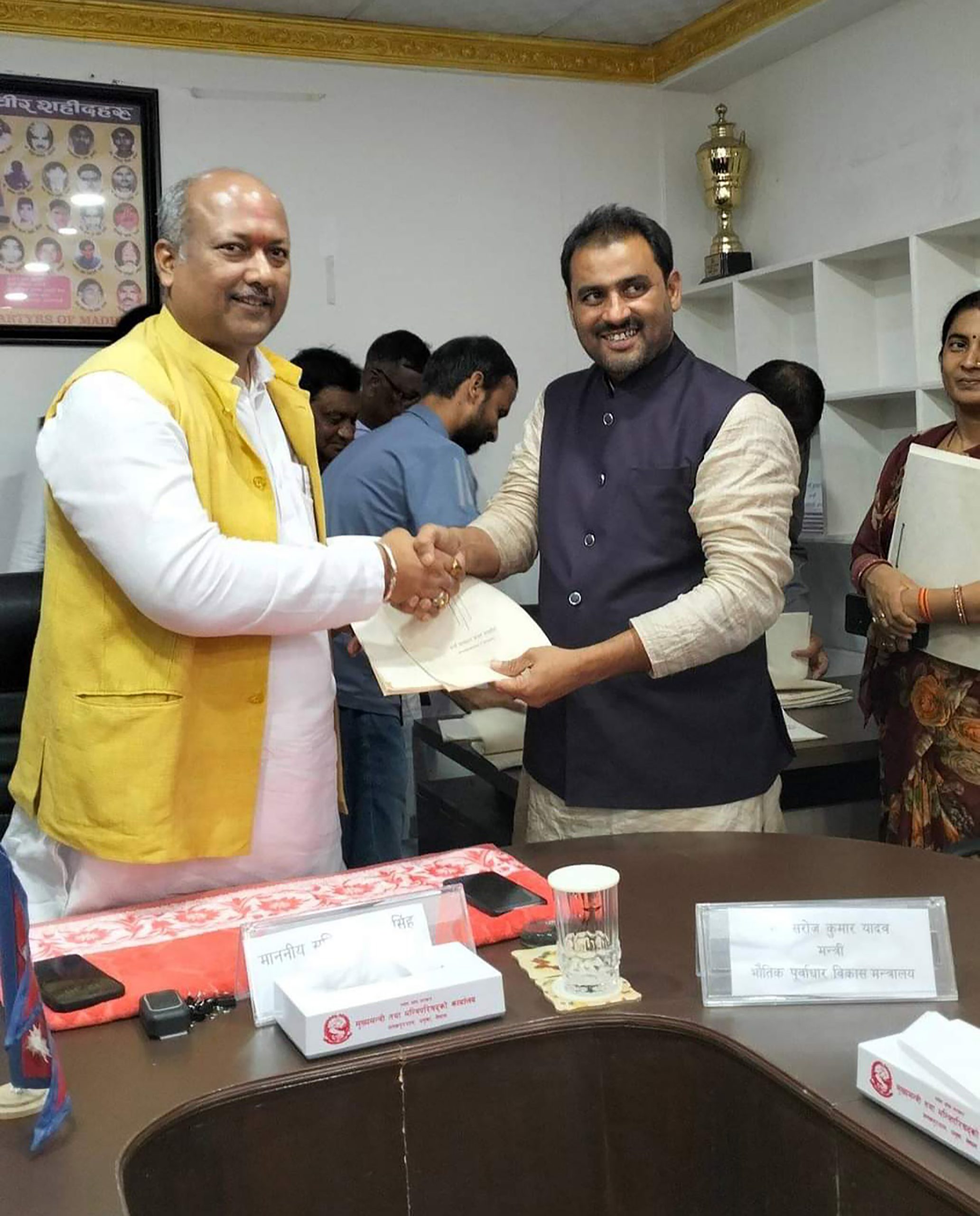 मधेश प्रदेशका मुख्यमन्त्री सिंह र मन्त्रीहरूबीच कार्यसम्पादन सम्झौता