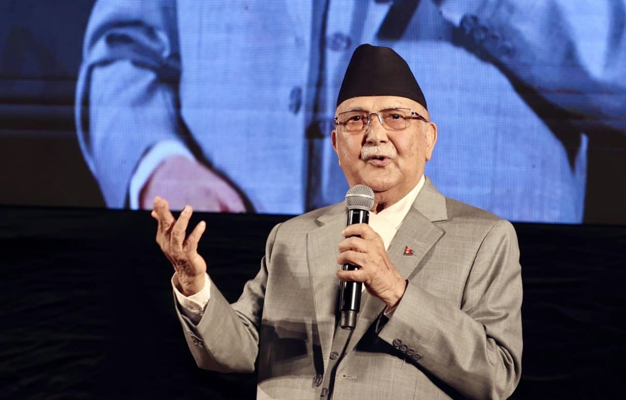 यो सरकारसँग आस र भर दुबै गर्नुः प्रधानमन्त्री ओली