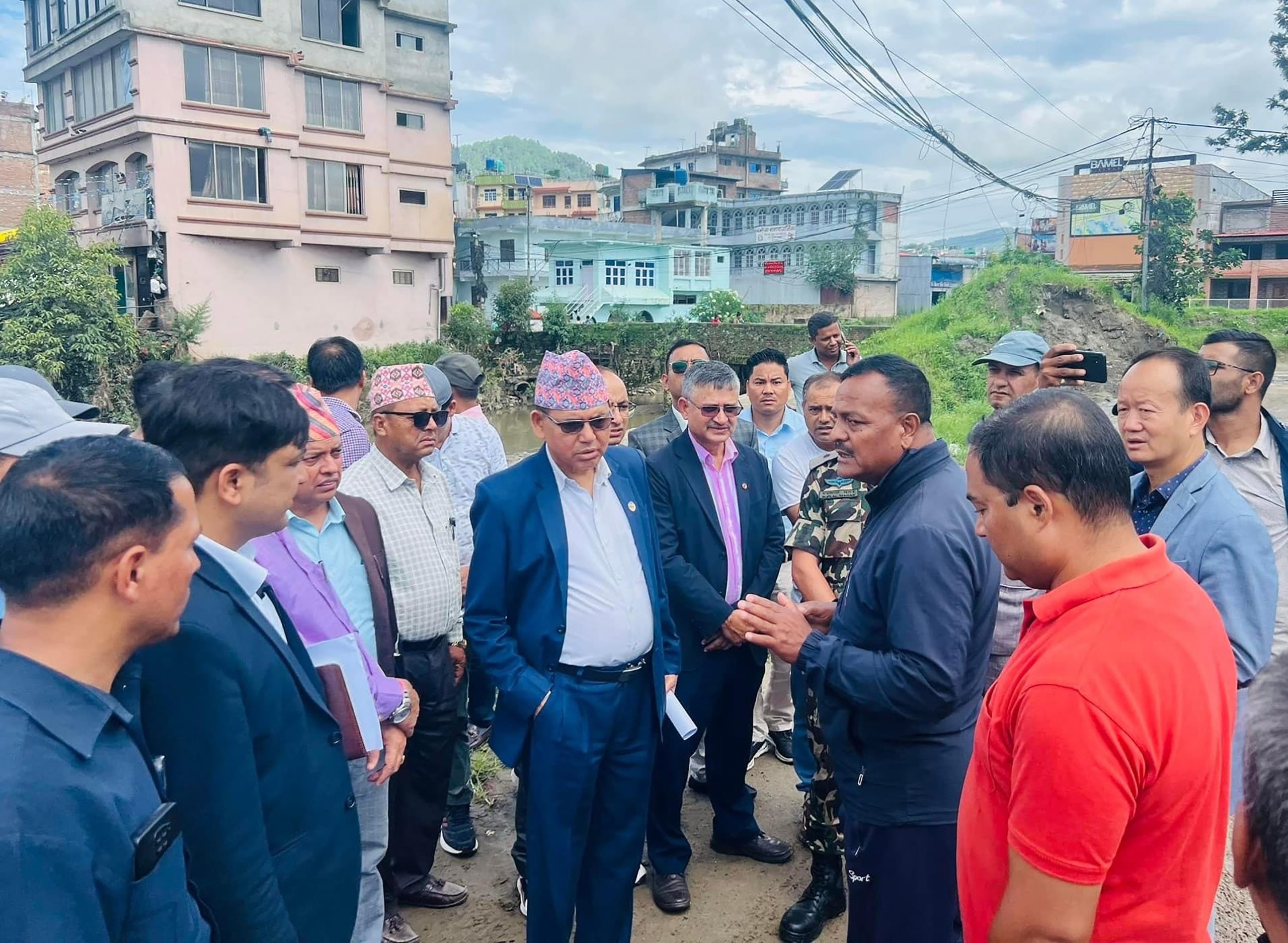 भौतिक पूर्वाधार मन्त्री दाहालले गरे बनेपाको डुबान क्षेत्र अवलोकन