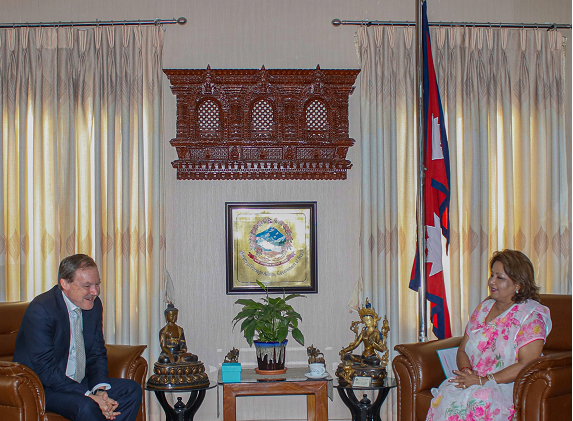 परराष्ट्रमन्त्री देउवासँग बेलायती राजदूतको शिष्टाचार भेट