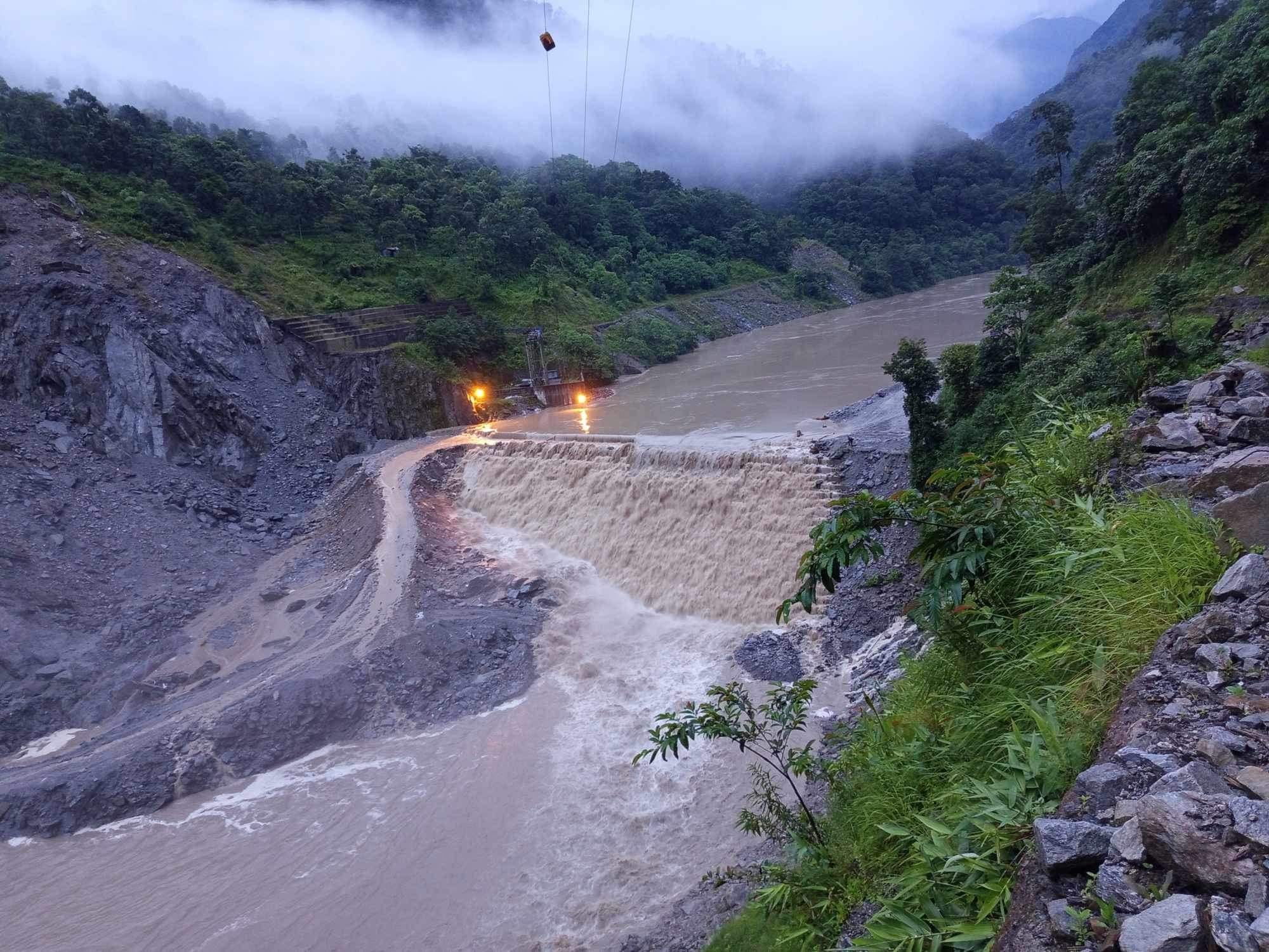 अरुणमा जलसतह बढ्यो, सतर्कता अपनाउन प्रशासनको आग्रह
