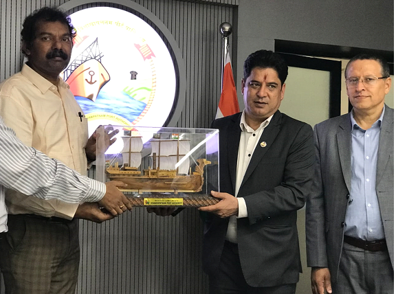 मन्त्री भण्डारीद्वारा विशाखापट्टनम पोर्टको अनुगमन