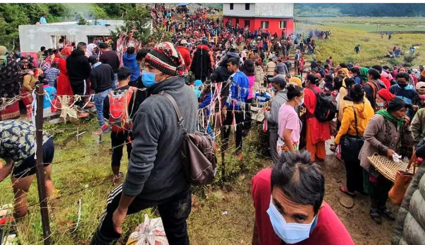 पहिराले सालझण्डी–ढोरपाटन सडक अवरुद्ध, ढोरबराह मन्दिर पूजा गरेर फर्किने भक्तजन अलपत्रमा