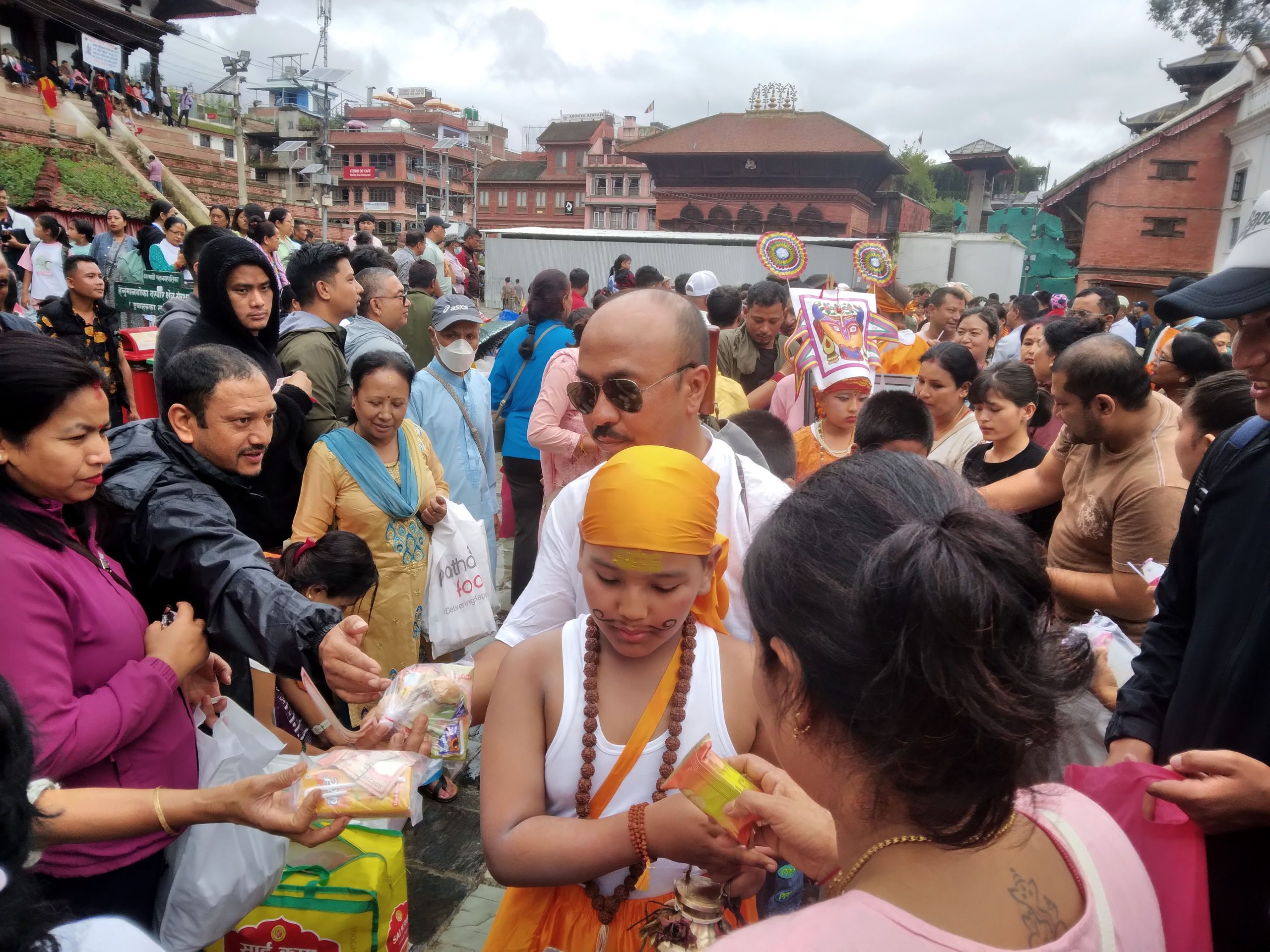काठमाडौँको बसन्तपुरमा ‘गाईजात्रा’(फोटोफिचर)