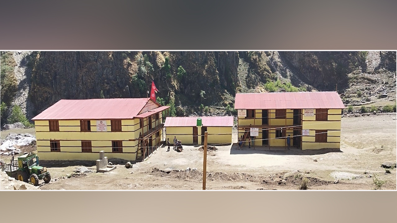 शैक्षिक गुणस्तर सुधारका लागि वडाध्यक्षद्वारा एक लाख सहयोग