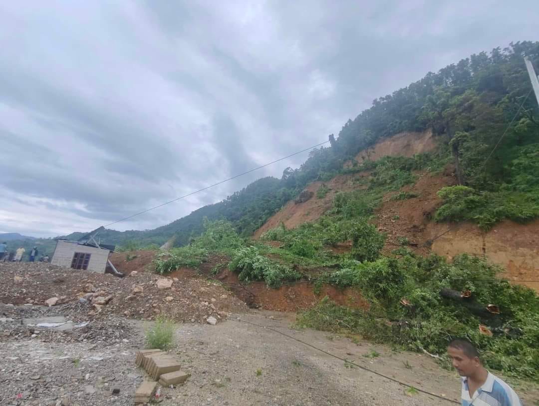 पहिराबाट होक्मा गाउँका छ घर उच्च जोखिममा