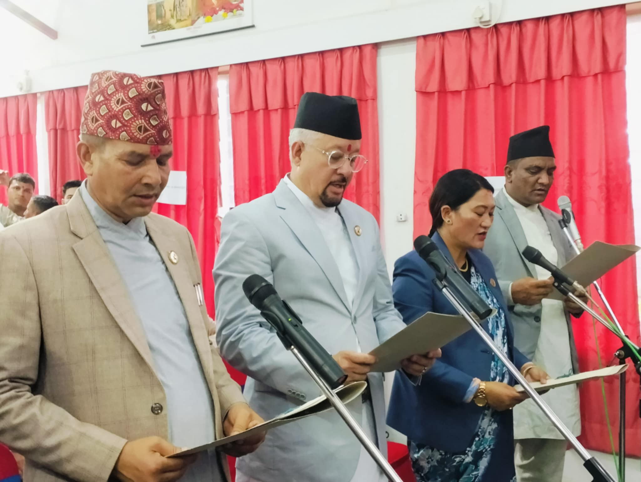 कर्णाली प्रदेशका नवनियुक्त चार मन्त्रीद्वारा पद तथा गोपनीयताको शपथ