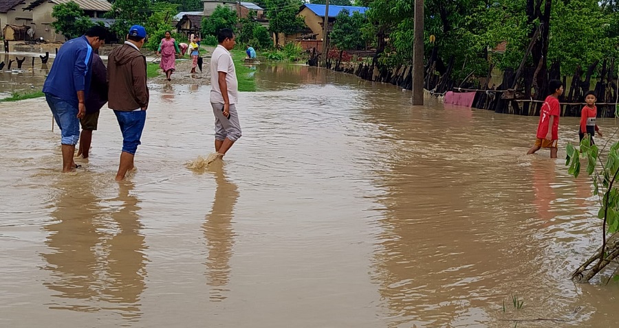 बस्ती डुबानमा परेपछि १० जनालाई वडा कार्यालयमा स्थानान्तरण