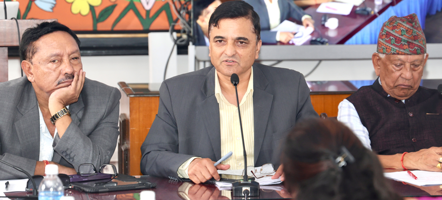 डेडिकेटेड र ट्रंकलाइन बक्यौता विवादमा प्रचण्डसँग स्पष्टीकरण सोध्न एमालेको माग